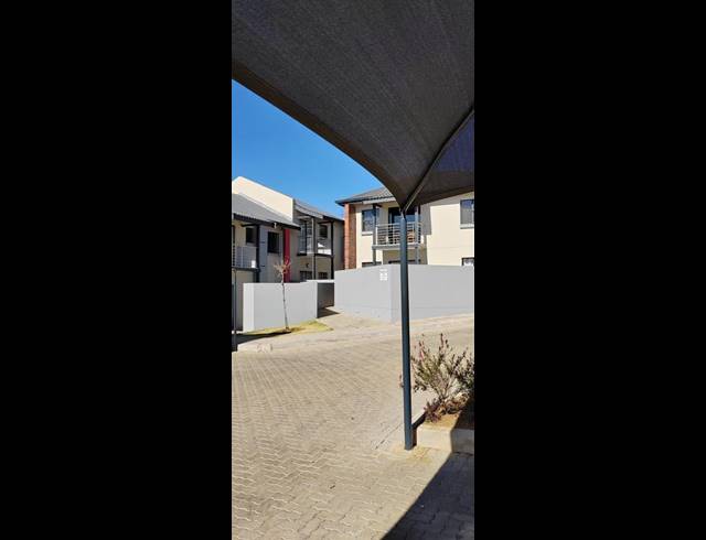 2 BEDROOM TOWNHOUSE FOR SALE IN MONDEOR